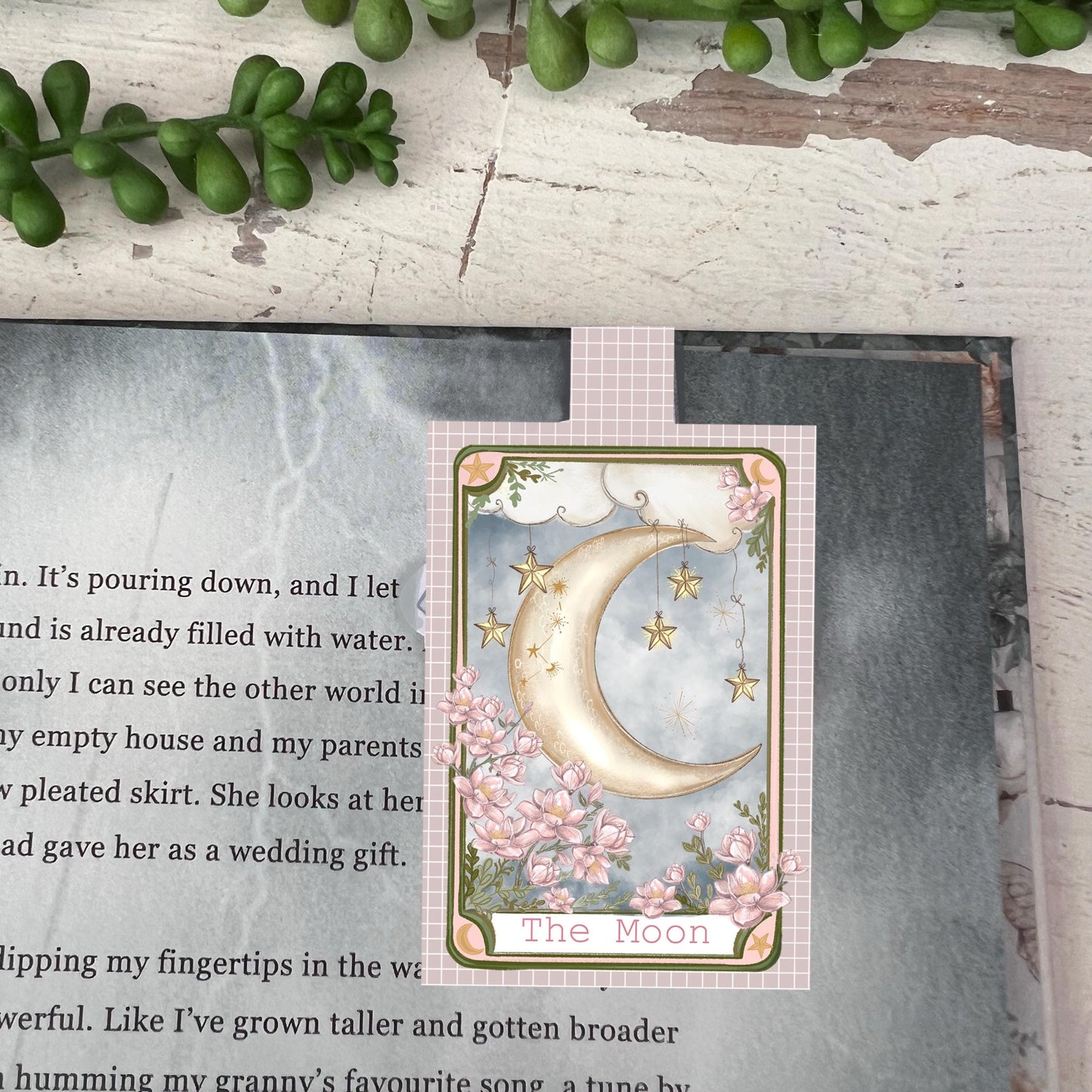 Vintage-Inspired Tarot Card Magnetic Bookmark | The Moon | Perfect Gift for Book Lovers | Witchy Aesthetic | Tarot Enthusiast Must-Have