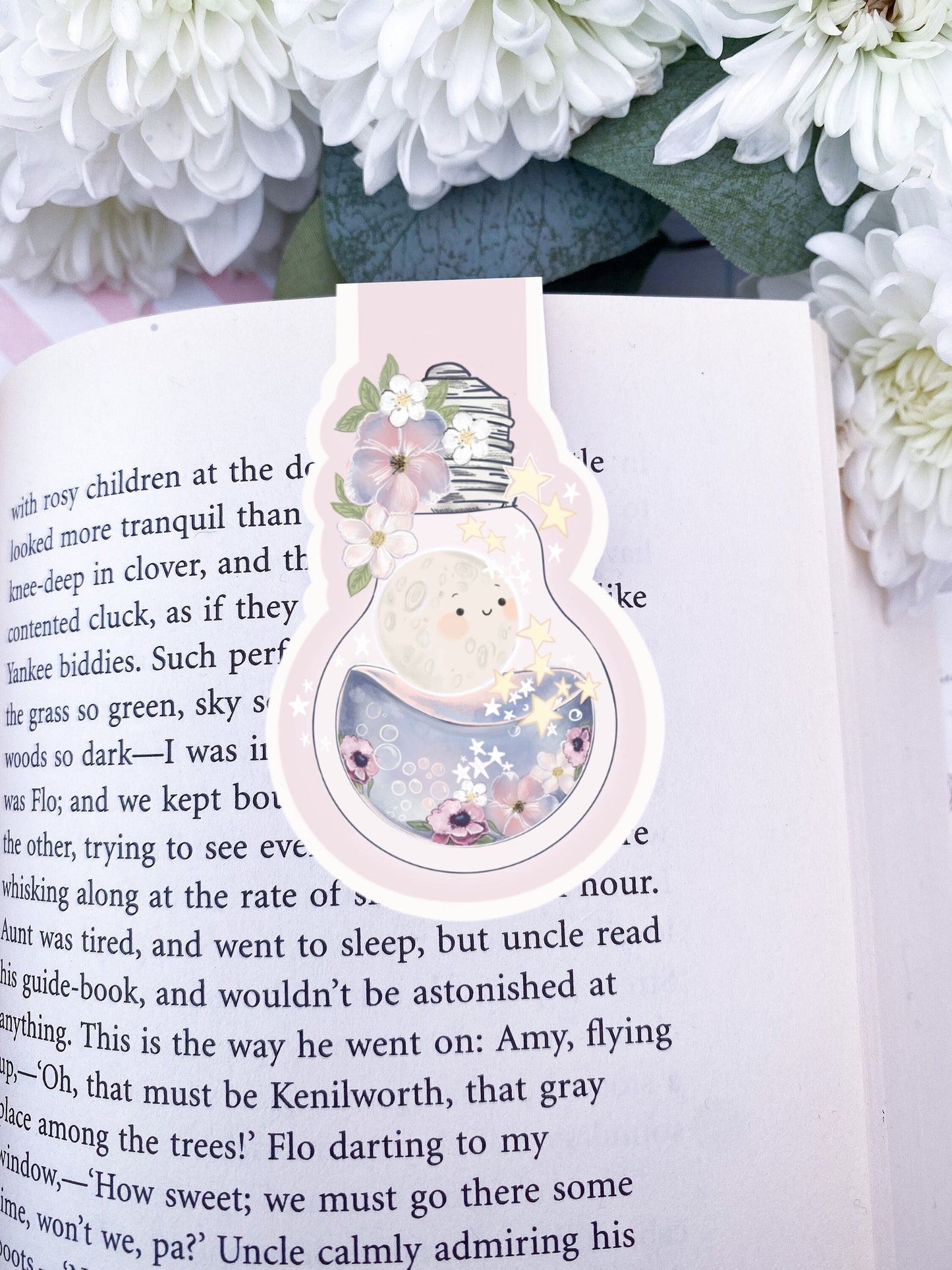 Moon light bulb magnetic bookmark /  kawaii reading bookmark / Digital art, books , reading  kawaii cute stationery