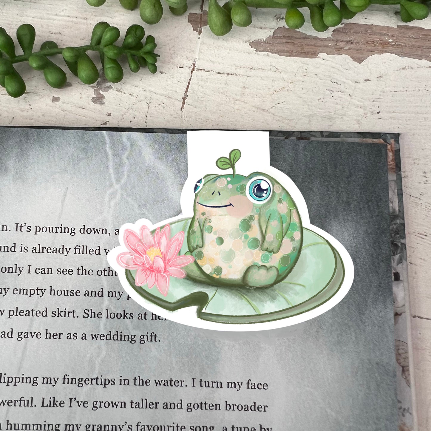 Cute froggy magnetic Bookish magnetic bookmark