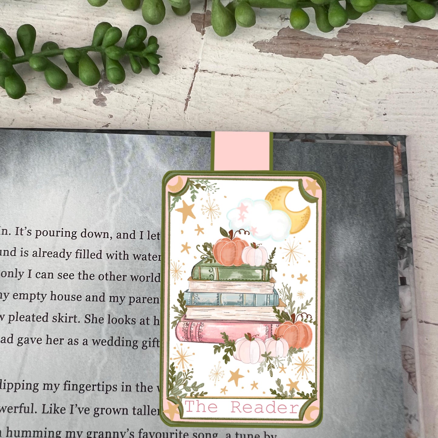 The Reader, tarot card magnetic bookmark / cosy bookish Halloween autumn bookmark / Digital art, books ,bookish cute stationery