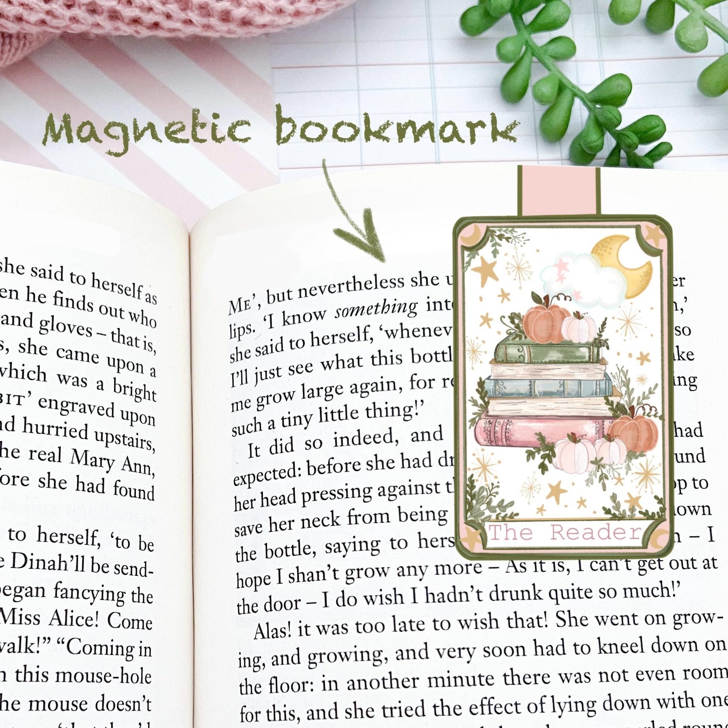 The Reader, tarot card magnetic bookmark / cosy bookish Halloween autumn bookmark / Digital art, books ,bookish cute stationery