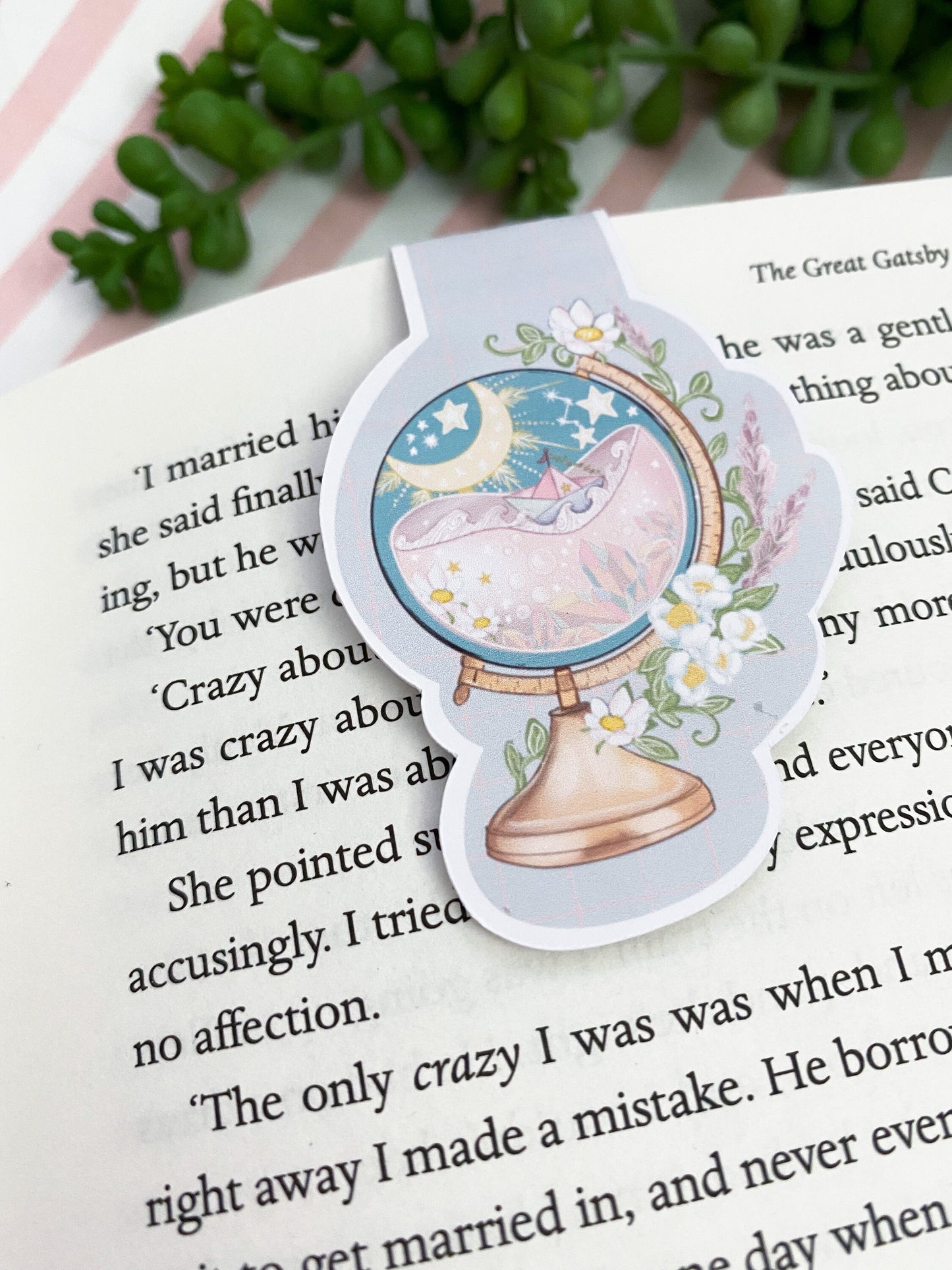 Globe magnetic bookmark / cute bookmark / books , reading. Cute kawaii gift stationery